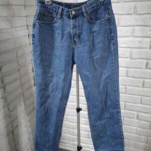 D:Play Brands Ladies Size 28 Straight Legs Medium Wash Blue Jeans